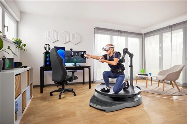 告别原地瞬移！Virtuix 360度全向跑步机加入Made for Meta计划